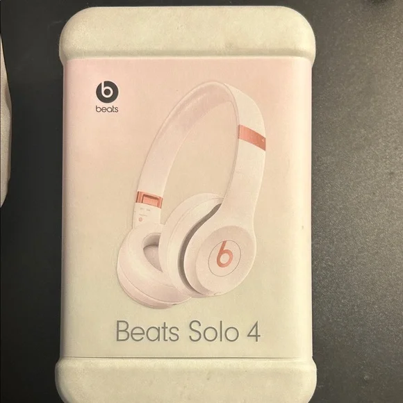 Beats Solo 4 Wireless Headphones - White and Gold. BRAND NEW! - Picture 1 of 4